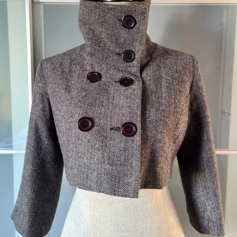 Cropped vest with a chimney collar